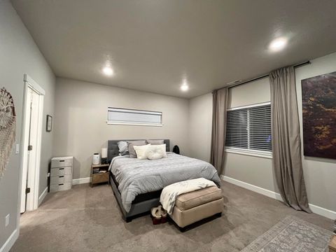 Tiny photo for 335 NW Par Avenue, Madras, OR 97741 (MLS # 220213121)