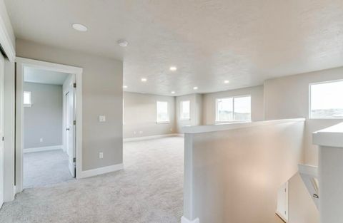 Tiny photo for 335 NW Par Avenue, Madras, OR 97741 (MLS # 220213121)