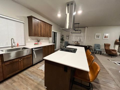 Tiny photo for 335 NW Par Avenue, Madras, OR 97741 (MLS # 220213121)