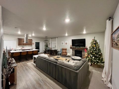 Tiny photo for 335 NW Par Avenue, Madras, OR 97741 (MLS # 220213121)