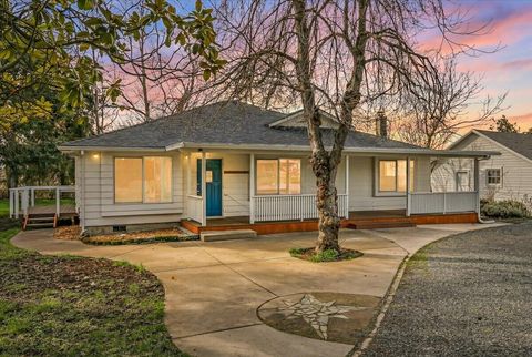 4127 Fern Valley Road Phoenix OR 97535