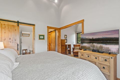 Tiny photo for 13400 Foxtail #GCC101, Black Butte Ranch, OR 97759 (MLS # 220212089)