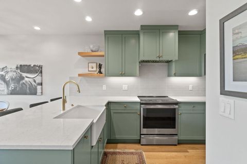 Tiny photo for 13400 Foxtail #GCC101, Black Butte Ranch, OR 97759 (MLS # 220212089)