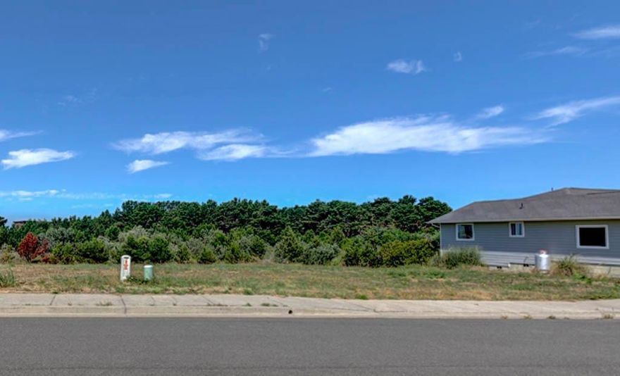 Build your dream home or buy in bulk! Several lots available. Walking distance from the beach. Quite and peaceful neighborhood. Investors can get several lots at a discount. City services available.
