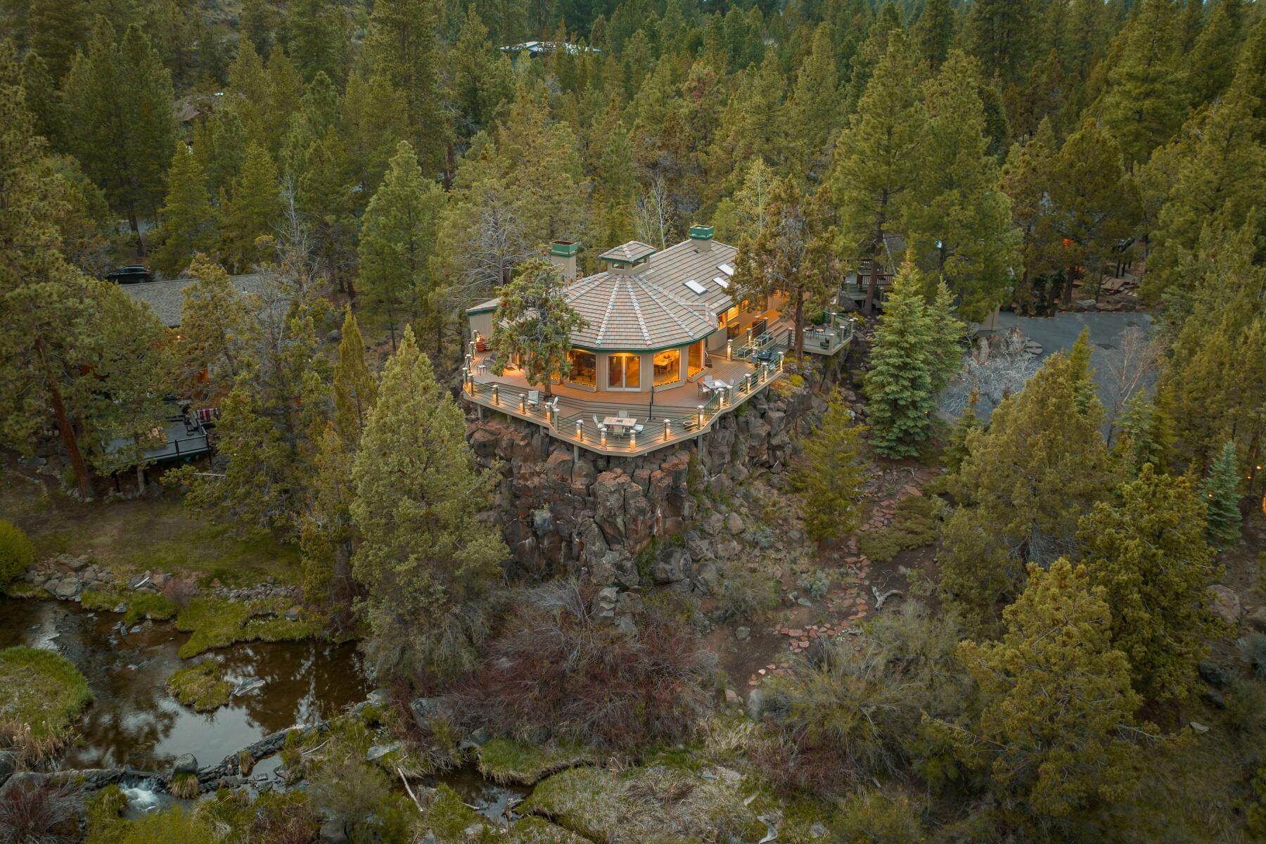 683 NW Silver Buckle Road