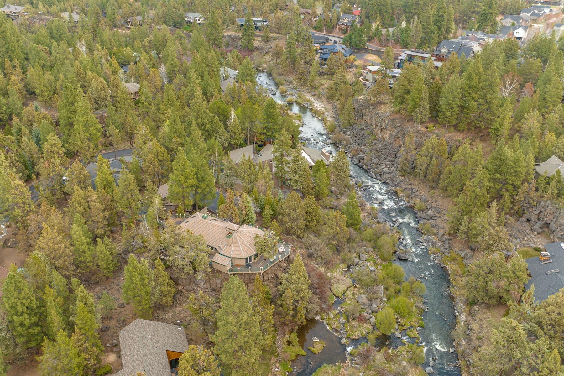 683 NW Silver Buckle Road
