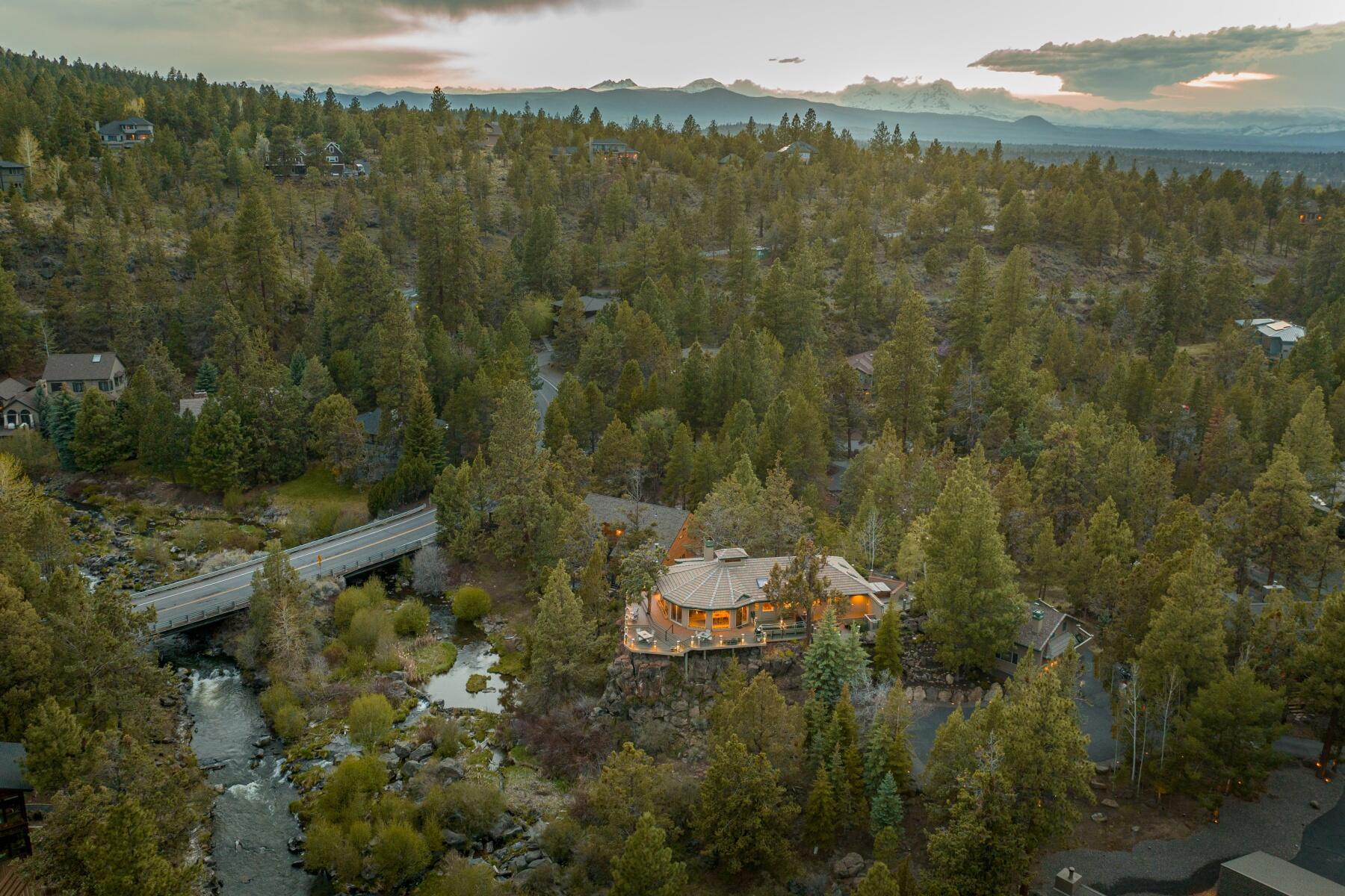 683 NW Silver Buckle Road