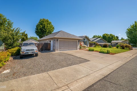 Tiny photo for 2872 Galaxy Way, Grants Pass, OR 97527 (MLS # 220223393)