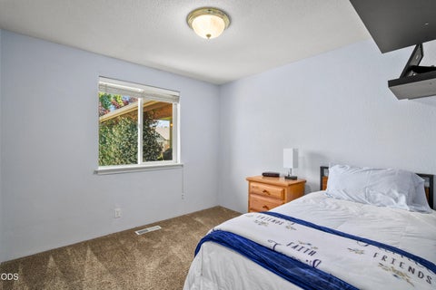 Tiny photo for 2872 Galaxy Way, Grants Pass, OR 97527 (MLS # 220223393)