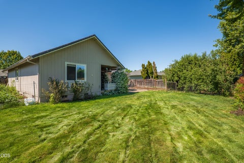 Tiny photo for 2872 Galaxy Way, Grants Pass, OR 97527 (MLS # 220223393)