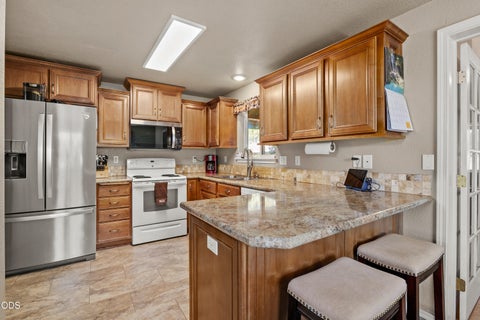 Tiny photo for 2872 Galaxy Way, Grants Pass, OR 97527 (MLS # 220223393)