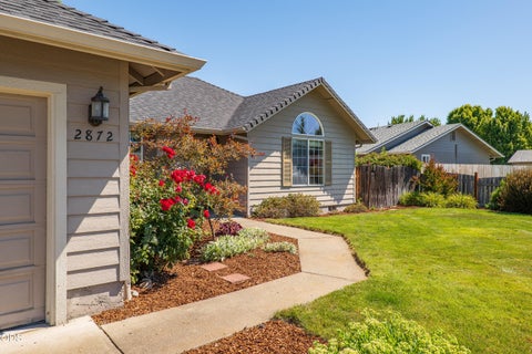 Photo of 2872 Galaxy Way, Grants Pass, OR 97527 (MLS # 220223393)