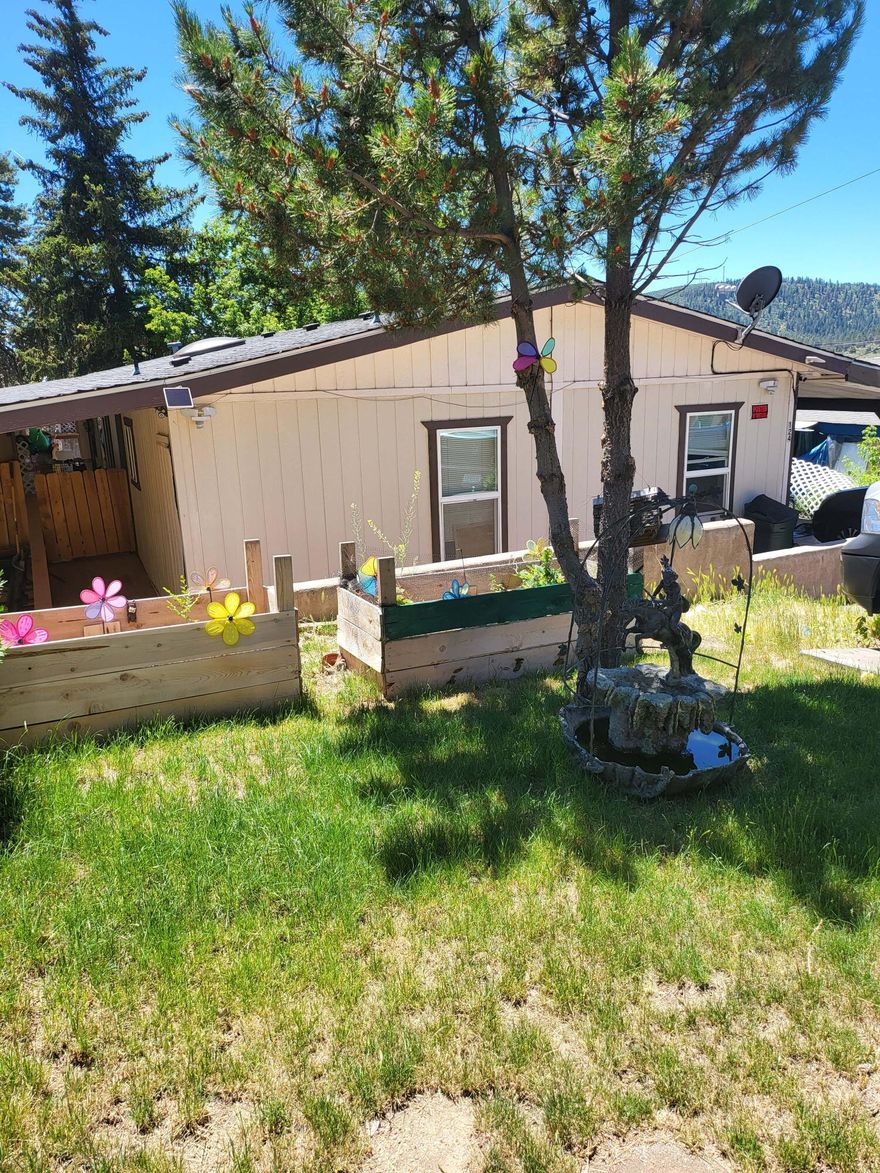 Great 3 bedroom, 2 bath home tucked away on a dead end street. Partially fenced with a carport and covered patio.  House has a large living room, 3 good-sized bedrooms and spacious kitchen.  Close to the hospital, restaurants, OIT and easy access to Highway 97 and 140.  Make your appointment today!