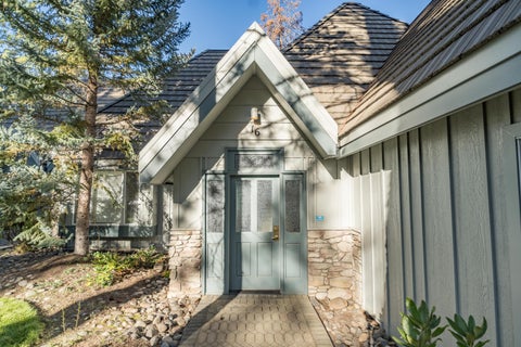 Tiny photo for 57029 Peppermill Circle #16-B, Sunriver, OR 97707 (MLS # 220222657)