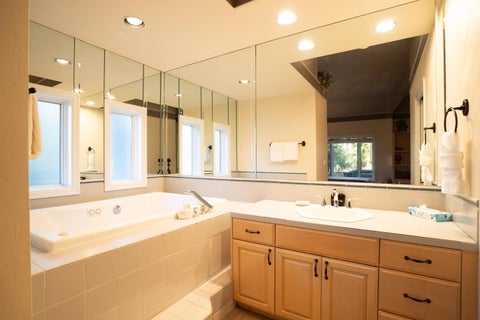 Tiny photo for 57029 Peppermill Circle #16-B, Sunriver, OR 97707 (MLS # 220222657)