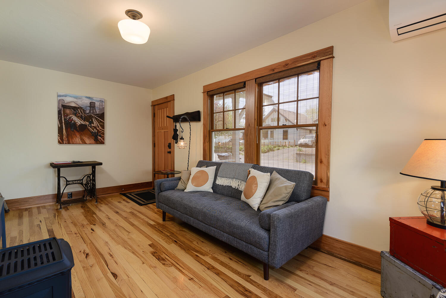 156 NW Jefferson Place