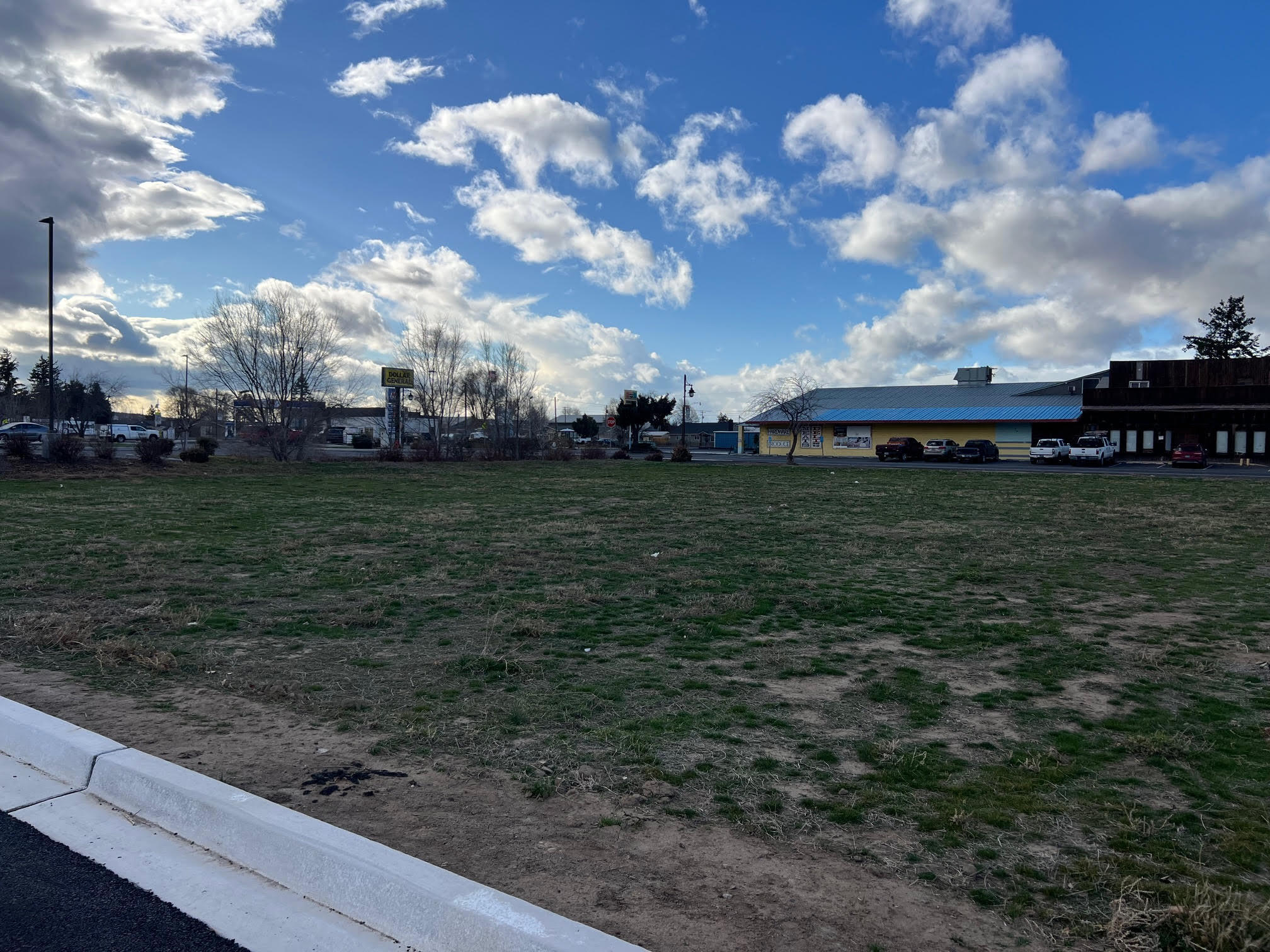 Lake Billy Chinook E - Commercial Sale