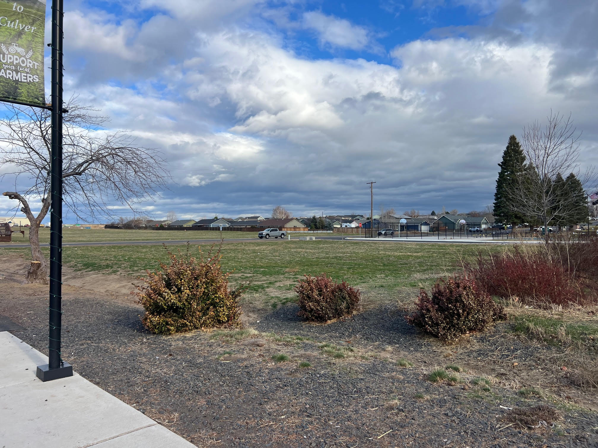 Lake Billy Chinook E - Commercial Sale