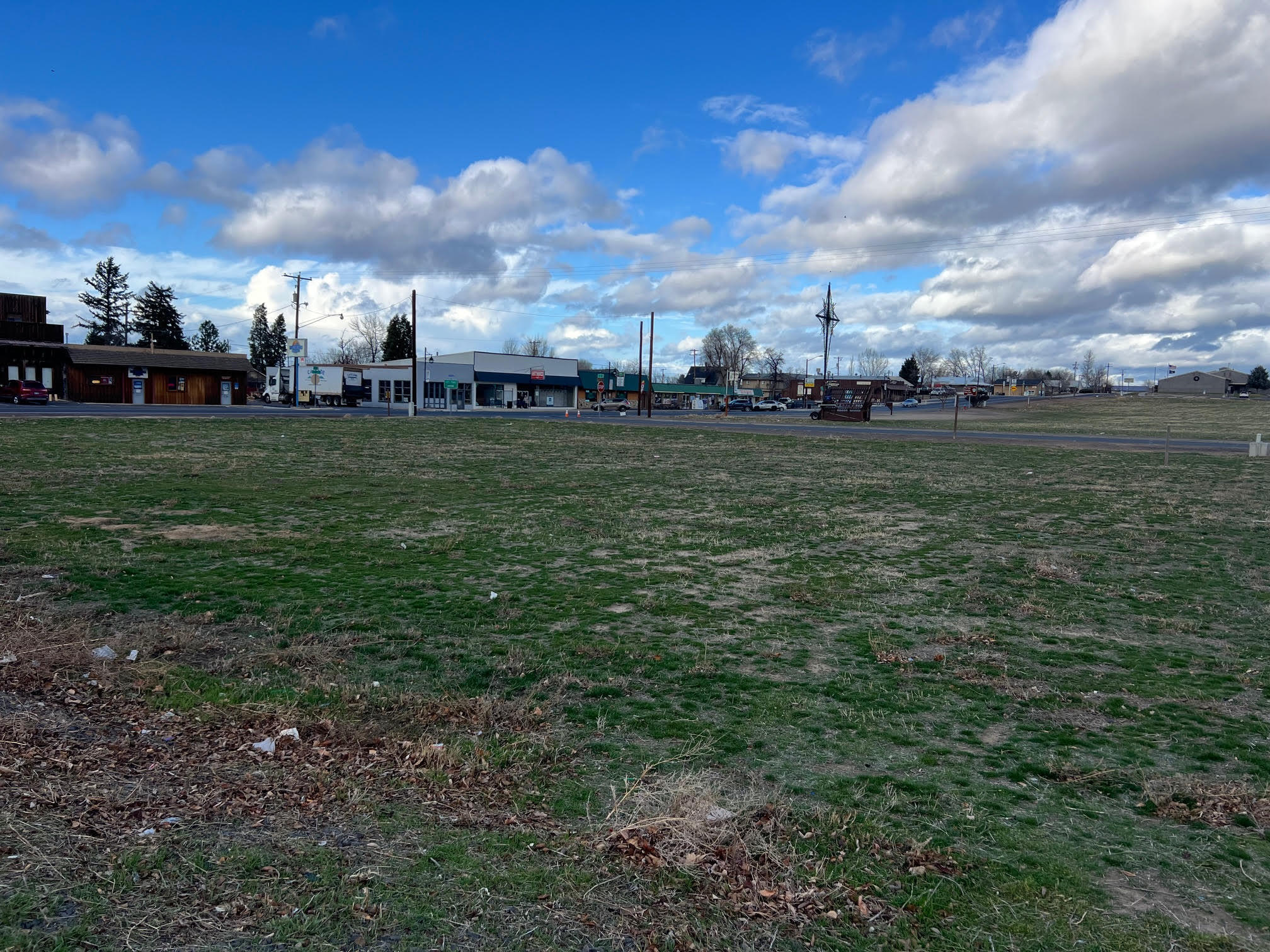 Lake Billy Chinook E - Commercial Sale