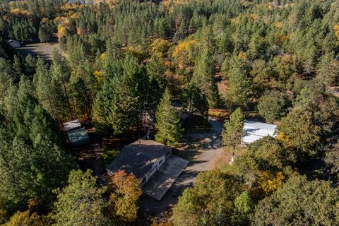 Tiny photo for 11990 Artlin Road, Grants Pass, OR 97526 (MLS # 220211427)