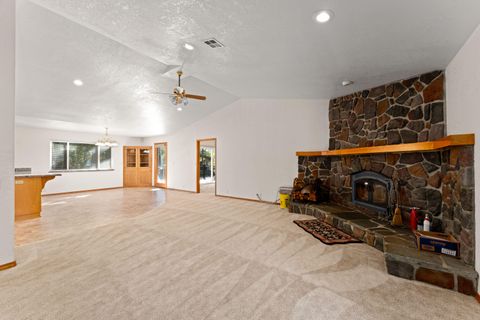 Tiny photo for 11990 Artlin Road, Grants Pass, OR 97526 (MLS # 220211427)