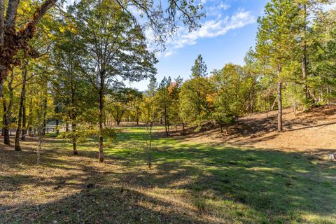 Tiny photo for 11990 Artlin Road, Grants Pass, OR 97526 (MLS # 220211427)