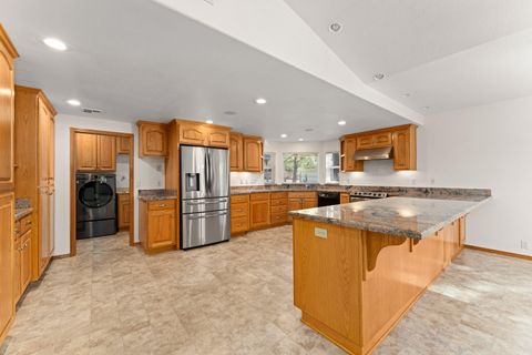 Tiny photo for 11990 Artlin Road, Grants Pass, OR 97526 (MLS # 220211427)