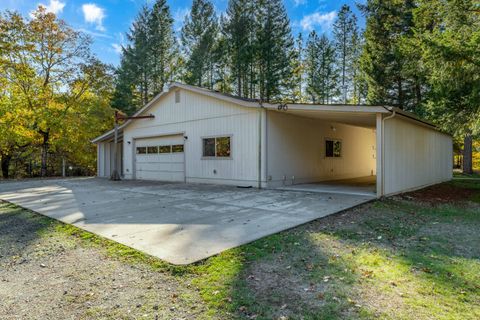 Tiny photo for 11990 Artlin Road, Grants Pass, OR 97526 (MLS # 220211427)