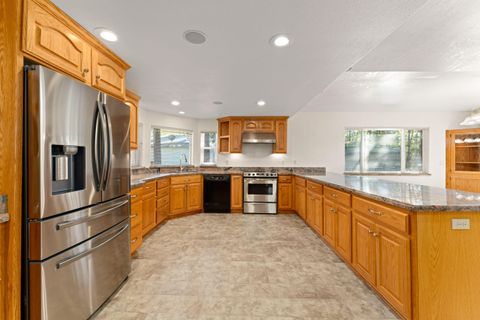 Tiny photo for 11990 Artlin Road, Grants Pass, OR 97526 (MLS # 220211427)