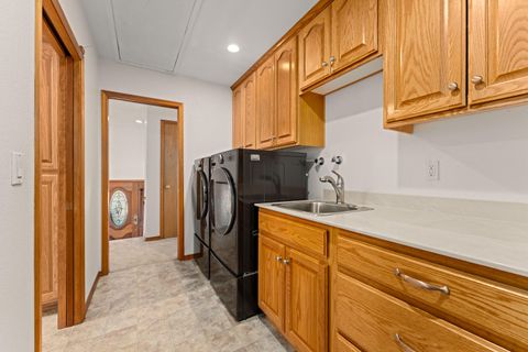 Tiny photo for 11990 Artlin Road, Grants Pass, OR 97526 (MLS # 220211427)