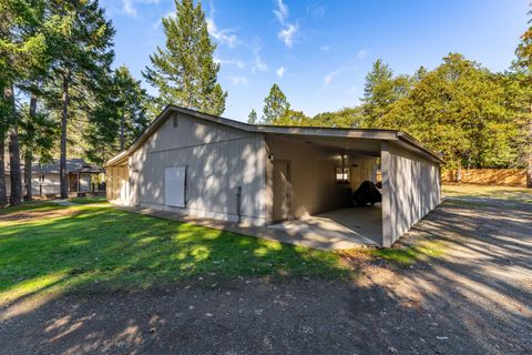 Tiny photo for 11990 Artlin Road, Grants Pass, OR 97526 (MLS # 220211427)