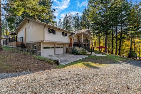 Tiny photo for 11990 Artlin Road, Grants Pass, OR 97526 (MLS # 220211427)