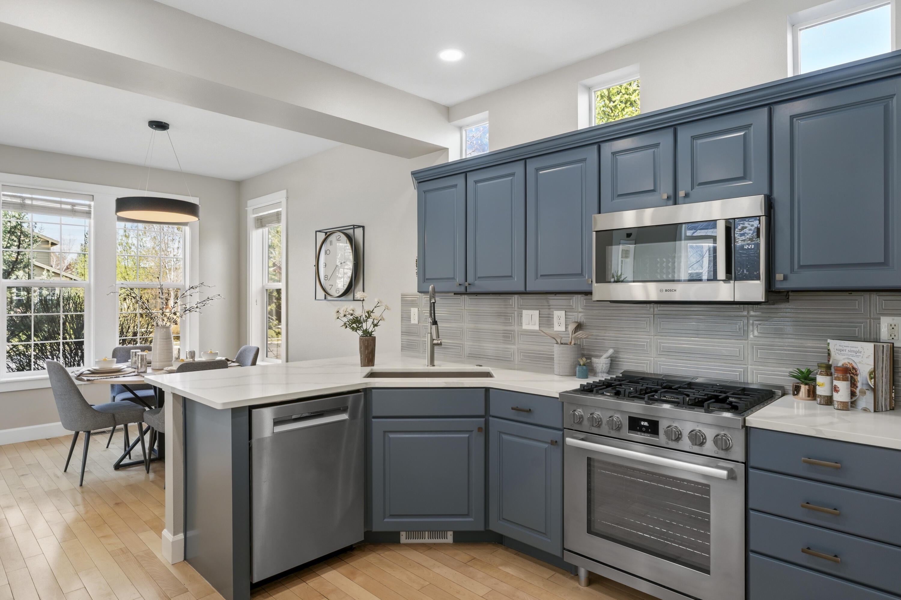 61425 Davis Lake Loop