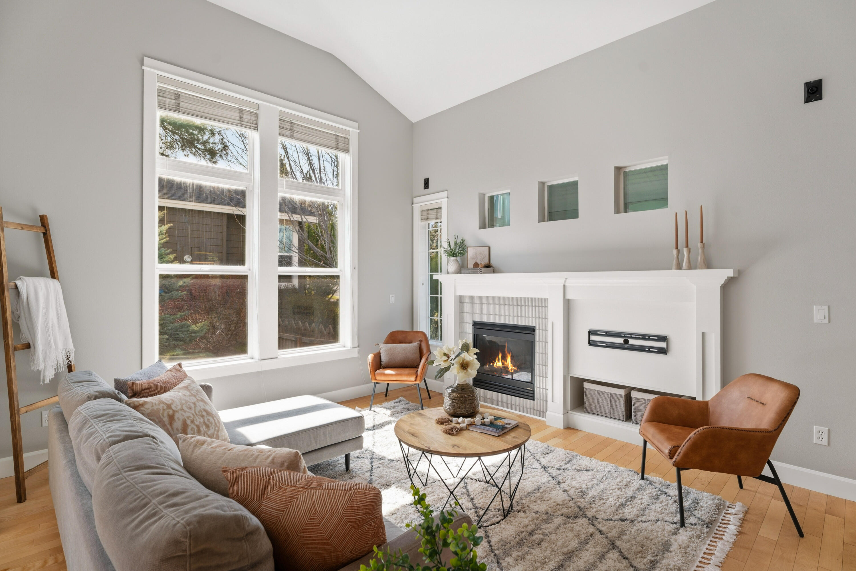 61425 Davis Lake Loop