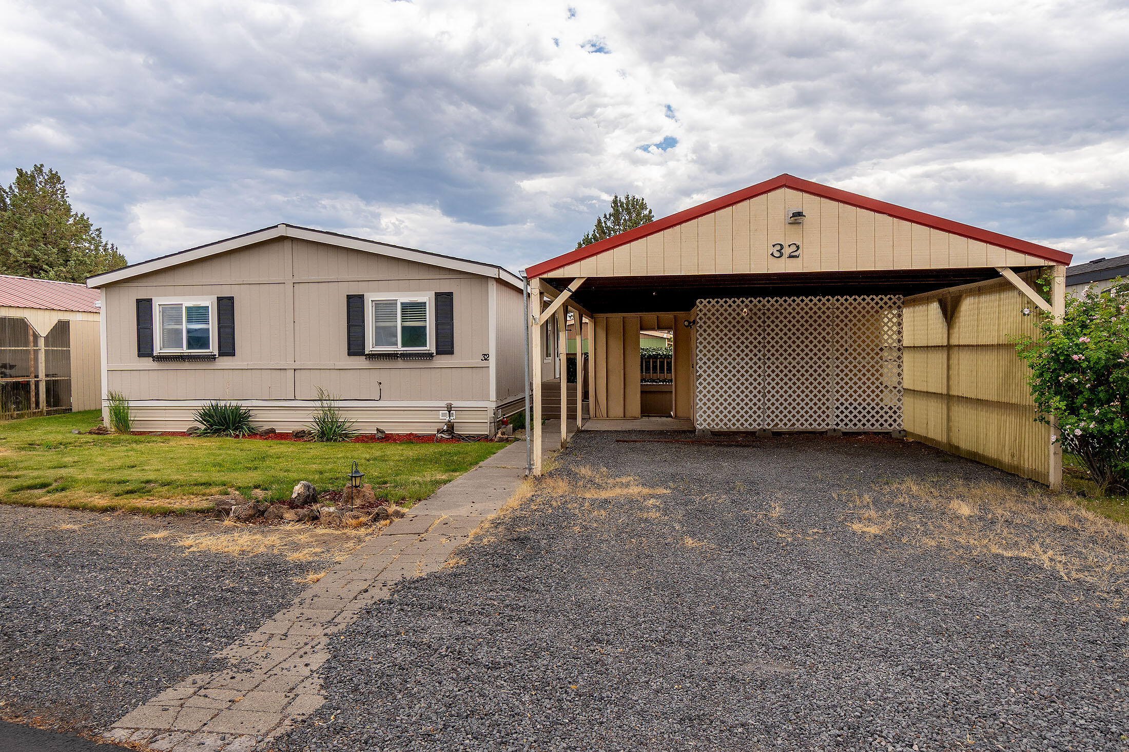 6100 S Hwy 97 32