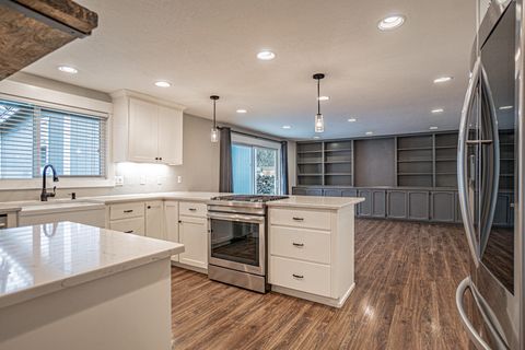 Tiny photo for 1916 Inverness Drive, Medford, OR 97504 (MLS # 220212922)