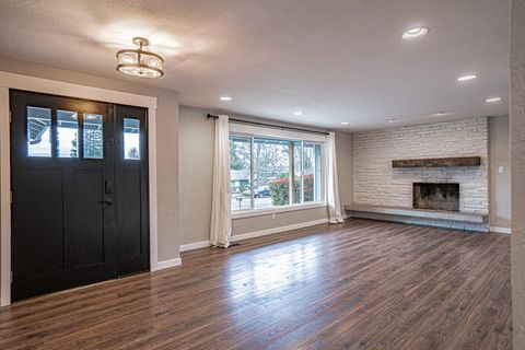 Tiny photo for 1916 Inverness Drive, Medford, OR 97504 (MLS # 220212922)