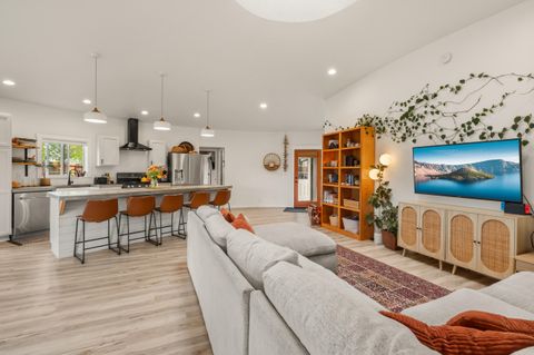 Tiny photo for 1027 SE M St, Grants Pass, OR 97526 (MLS # 220219824)