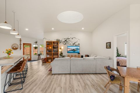 Tiny photo for 1027 SE M St, Grants Pass, OR 97526 (MLS # 220219824)