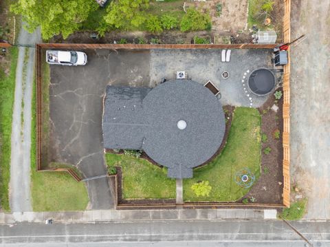 Tiny photo for 1027 SE M St, Grants Pass, OR 97526 (MLS # 220219824)