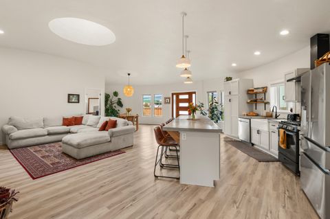 Tiny photo for 1027 SE M St, Grants Pass, OR 97526 (MLS # 220219824)