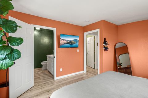 Tiny photo for 1027 SE M St, Grants Pass, OR 97526 (MLS # 220219824)