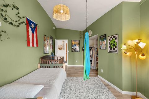 Tiny photo for 1027 SE M St, Grants Pass, OR 97526 (MLS # 220219824)