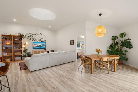 Tiny photo for 1027 SE M St, Grants Pass, OR 97526 (MLS # 220219824)