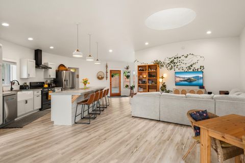 Tiny photo for 1027 SE M St, Grants Pass, OR 97526 (MLS # 220219824)