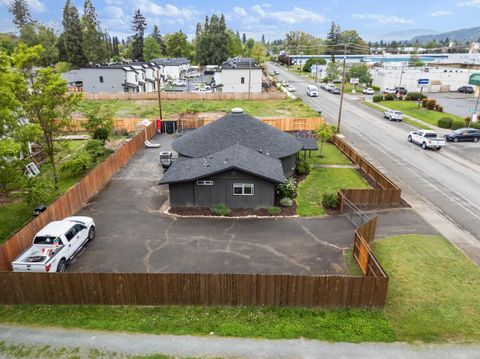 Tiny photo for 1027 SE M St, Grants Pass, OR 97526 (MLS # 220219824)