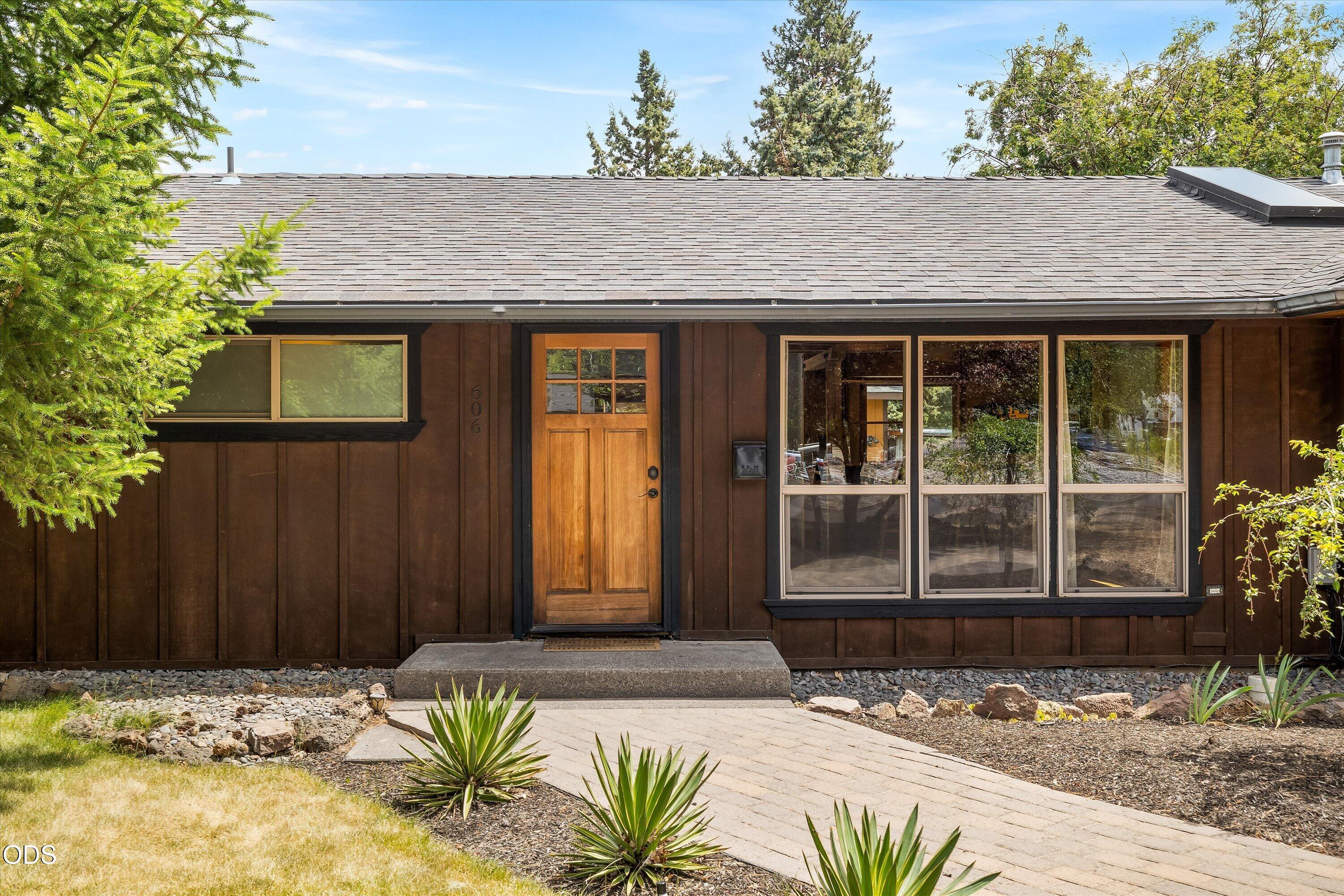 606 NE 9th Street