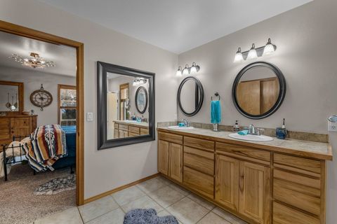 Tiny photo for 2648 SE Bonnie Road, Prineville, OR 97754 (MLS # 220211629)