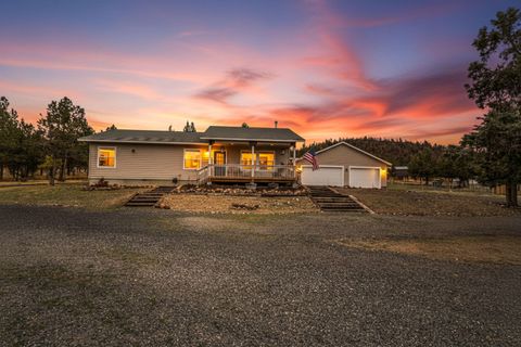 Photo of 2648 SE Bonnie Road, Prineville, OR 97754 (MLS # 220211629)