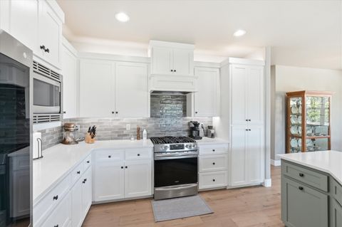 Tiny photo for 3847 Arena Drive, Medford, OR 97504 (MLS # 220220090)